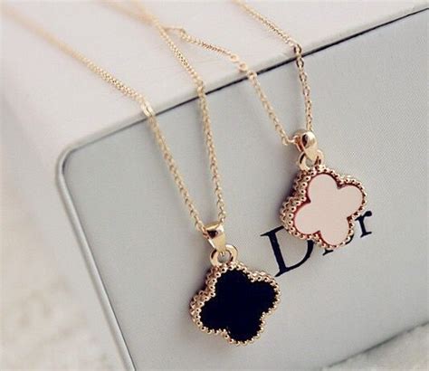 clover necklace dior
